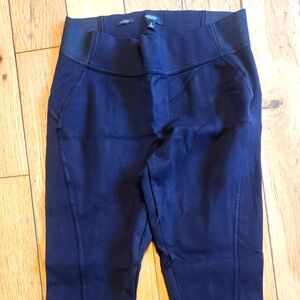 Women's skinny stretch Simply Vera Wang pants. Size small.